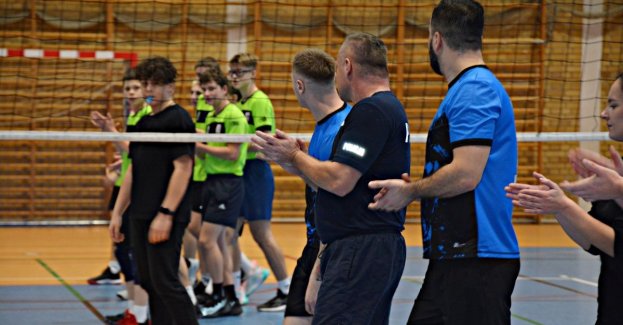 Słodki Mecz z mundurem w II LO