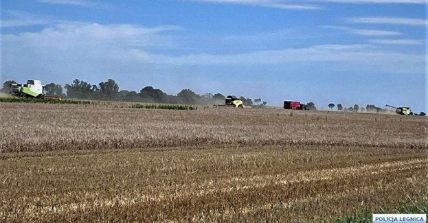 Rozpoczynają się żniwa, a wraz z nimi ruch maszyn rolniczych na drogach i polach.