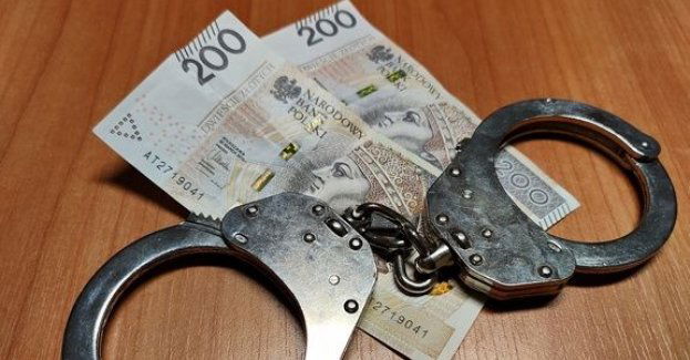 Odpowie przed sądem za próbę przekupienia policjanta