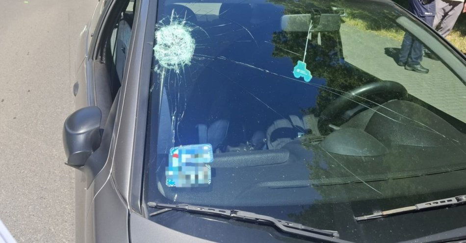 zdjęcie: Zderzenie osobówki z motorowerem w Poniatowej - uważajmy na jednoślady! / fot. KPP Opole Lubelskie