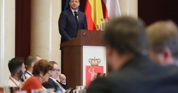 Głosami KO Rada Warszawy udzieliła absolutorium prezydentowi Trzaskowskiemu
