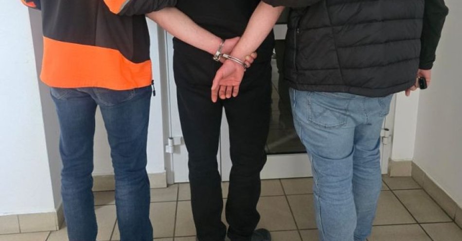 zdjęcie: Wrocław: zatrzymano mężczyznę po kradzieży forda i portfela / fot. KMP w Wrocławiu