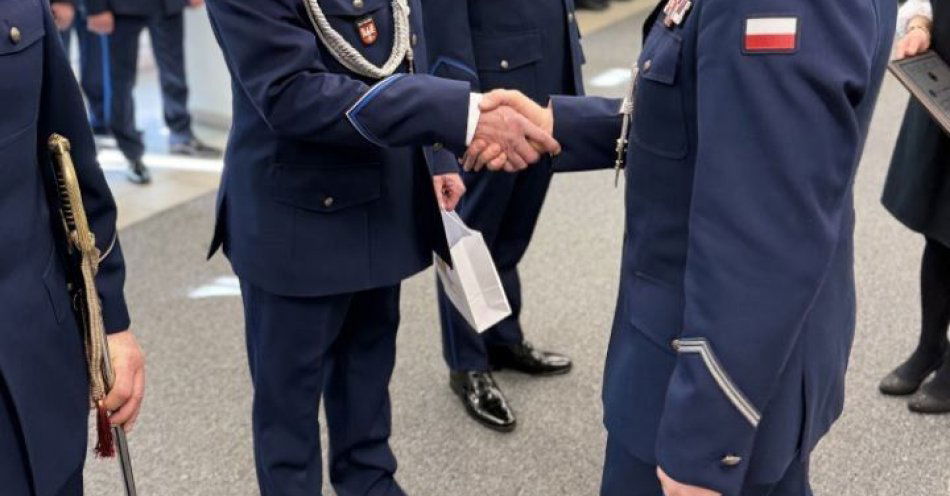 zdjęcie: Po latach wiernej służby trzej policjanci odchodzą na emeryturę / fot. KMP w Nowym Targu