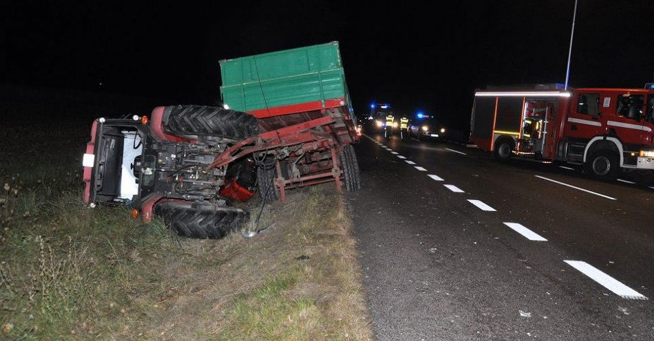 zdjęcie: W trakcie wyprzedzania uderzył w ciągnik rolniczy / fot. KMP Biała Podlaska