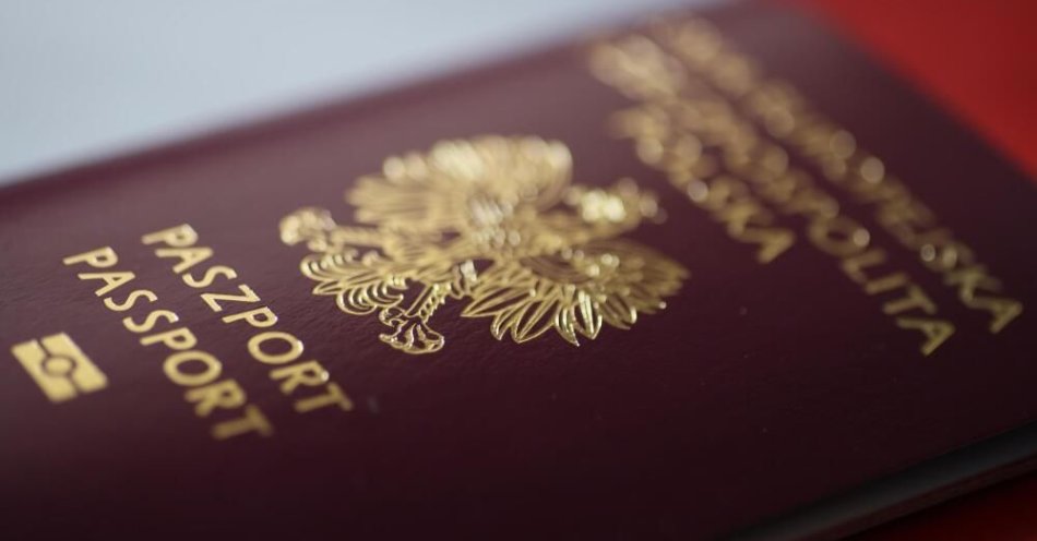 zdjęcie: Na liście najsilniejszych paszportów świata Polska zajmuje siódmą pozycję / fot. PAP