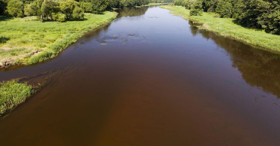 zdjęcie: Niewielkie spadki wody na Bobrze, fala zmierza do Dychowa / v9406551