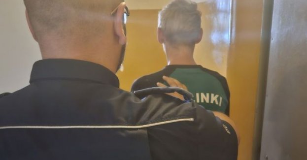 Pomimo zakazu kierował pojazdem i posiadał przy sobie narkotyki.