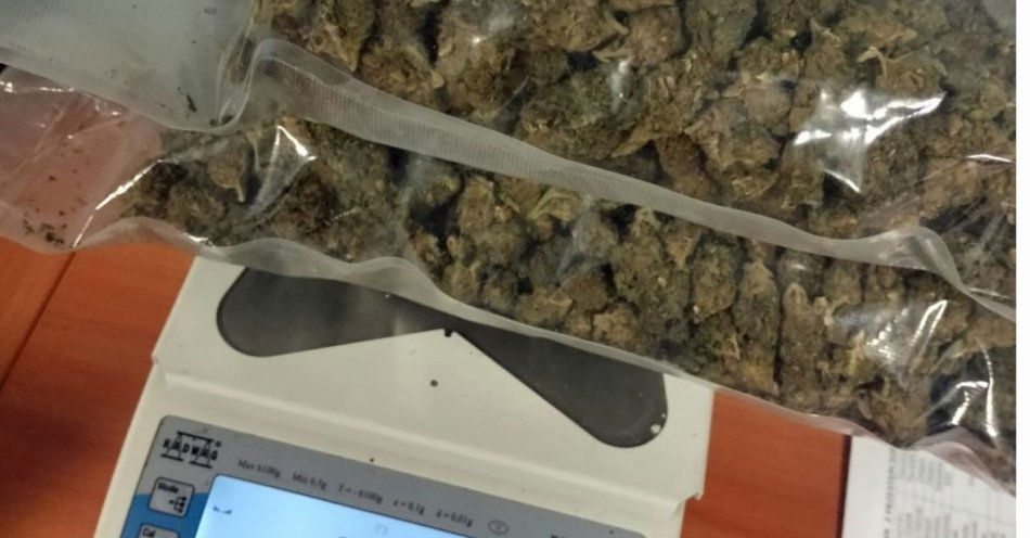 zdjęcie: Płock: ponad pół kilograma marihuany w aucie. 31 latka aresztowano / fot. KMP w Płocku