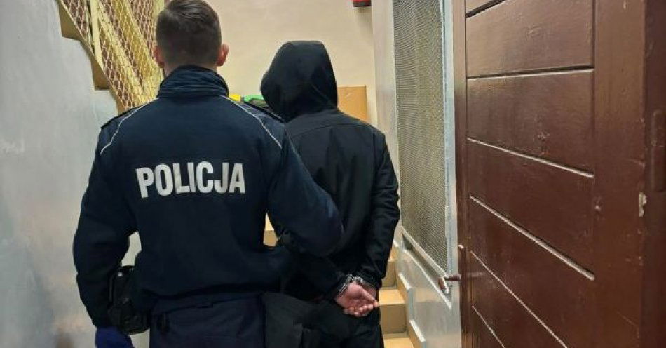 zdjęcie: Na widok policjantów wysiadł z samochodu, okazało się, że ma ponad 2 promile alkoholu w organizmie / fot. KMP w Gdyni