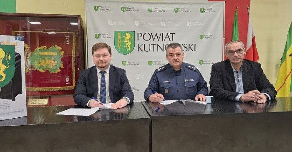 zdjęcie: Starostwo Kutno przekazało nowy sprzęt dla policji / fot. KPP w Kutnie