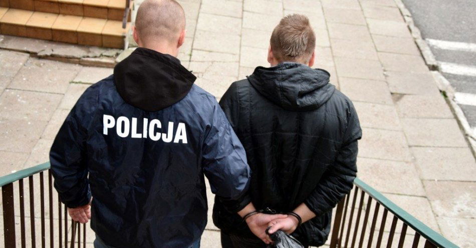 zdjęcie: Elbląg: 36-latek poszukiwany przez sąd i policję zatrzymany w centrum miasta / fot. KMP w Elblągu