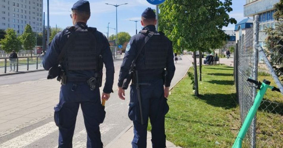 zdjęcie: Kierowcy jednośladów pod czujnym okiem policjantów / fot. KMP w Olsztynie