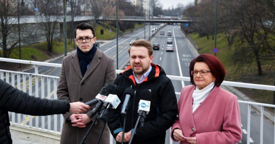 zdjęcie: Solidarna Polska przeciw zakazowi rejestracji w UE samochodów spalinowych od 2035 r. / fot. PAP