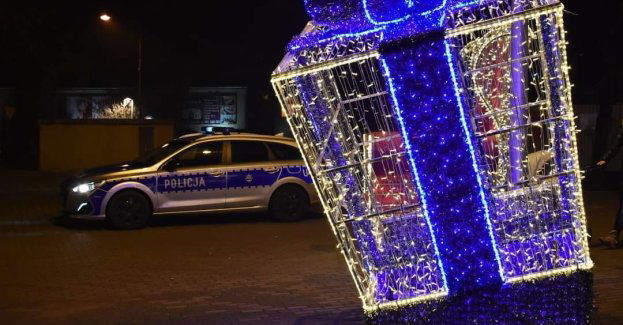 Bezpieczne święta: najważniejsze zasady na drodze i w domu