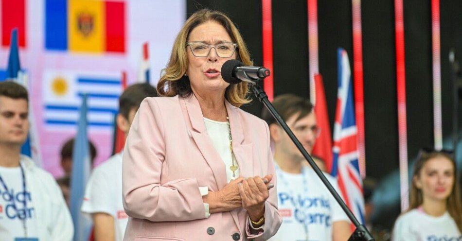 zdjęcie: Chcę powołać w Senacie zespół, który pomoże Polonii w powrocie do kraju / fot. PAP