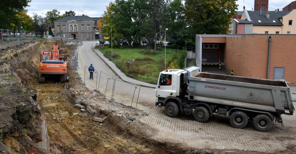 zdjęcie: Najpierw mur, zaraz potem droga - zmiany na Prochowej / fot. UM Dzierżoniów