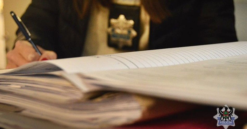 zdjęcie: 23-latek zatrzymany za internetowe oszustwo / fot. KMP w Wałbrzychu
