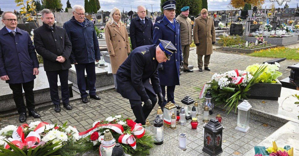 zdjęcie: Mundurowi oddali hołd bohaterom powiatu kłobuckiego / fot. KPP w Kłobucku
