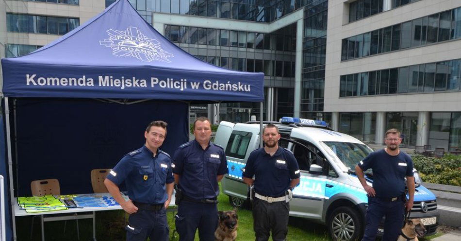 zdjęcie: Gdańscy policjanci na Safety Day w Oliwie / fot. KMP w Gdańsku