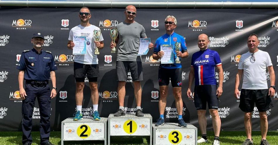 zdjęcie: Policjant z Przasnysza na podium w rowerowym rajdzie ,,mławskiego święta rowerów,, / fot. KPP w Przasnyszu