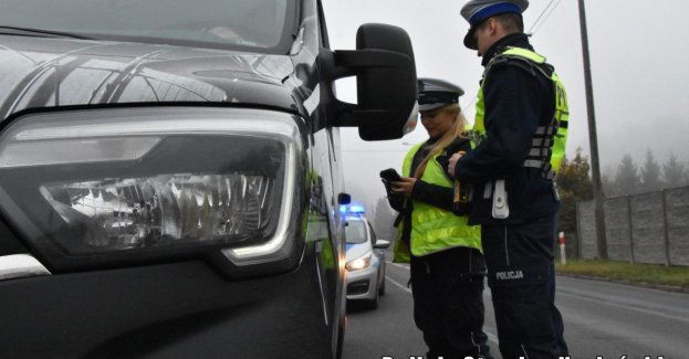 Mgła i opady na drogach policja apeluje o ostrożność