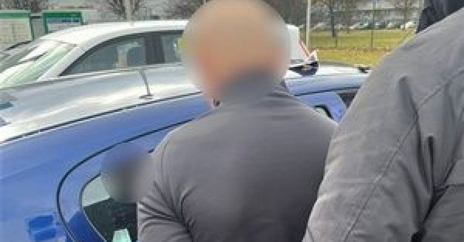 zdjęcie: Kolejne auto odzyskane przez policjantów z Wrocławia. Złodziej również wpadł w ich ręce / fot. KMP w Wrocławiu