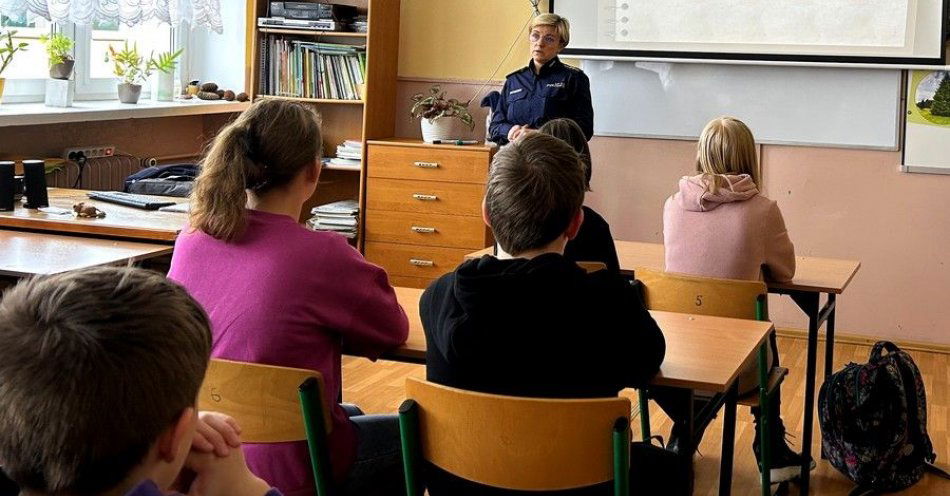 zdjęcie: Edukacyjne zajęcia z dzielnicową. / fot. KPP w Starogardzie Gdańskim