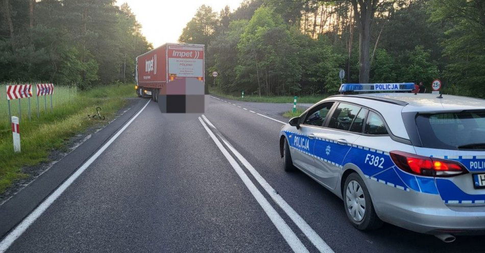 zdjęcie: Rowerem wjechał w TiR-a / fot. KPP w Opocznie