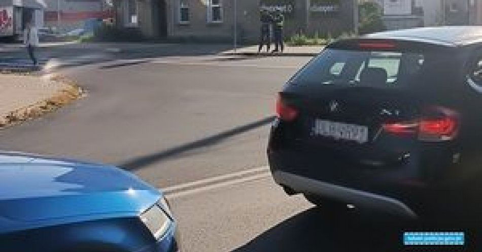 zdjęcie: Dbają o bezpieczeństwo uczniów w drodze do szkoły / fot. KPP w Lubaniu