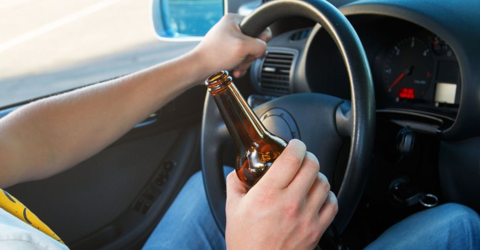 zdjęcie: Kierował po alkoholu i wjechał do rowu / v16290305