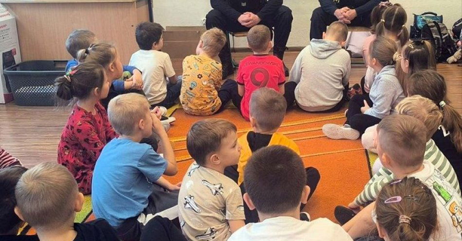 zdjęcie: Przemkowscy policjanci uczą jak bezpiecznie spędzić święta / fot. KPP w Polkowicach