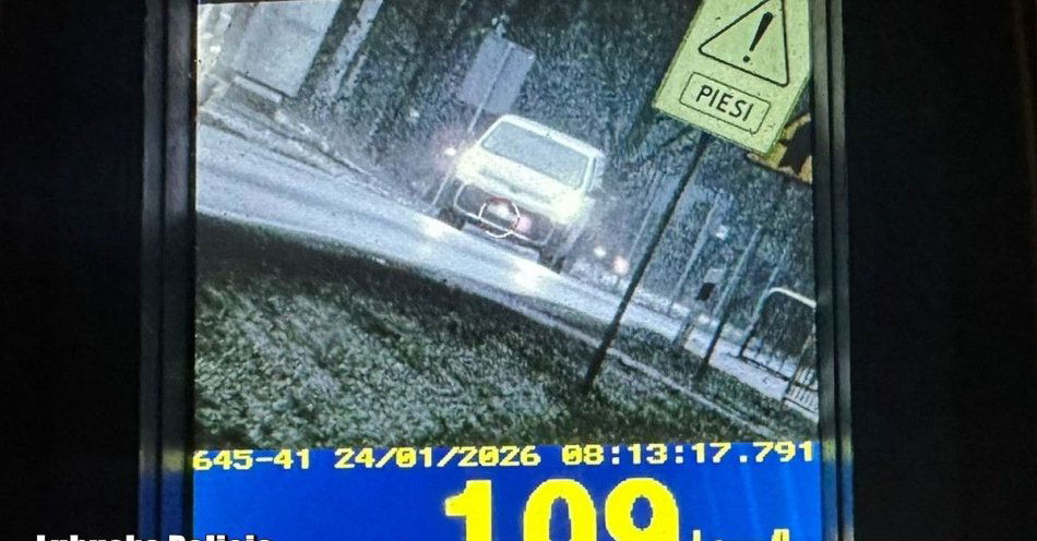 zdjęcie: 109 km/h w zabudowanym kierowca stracił prawo jazdy i wysoki mandat / fot. KPP Żagań