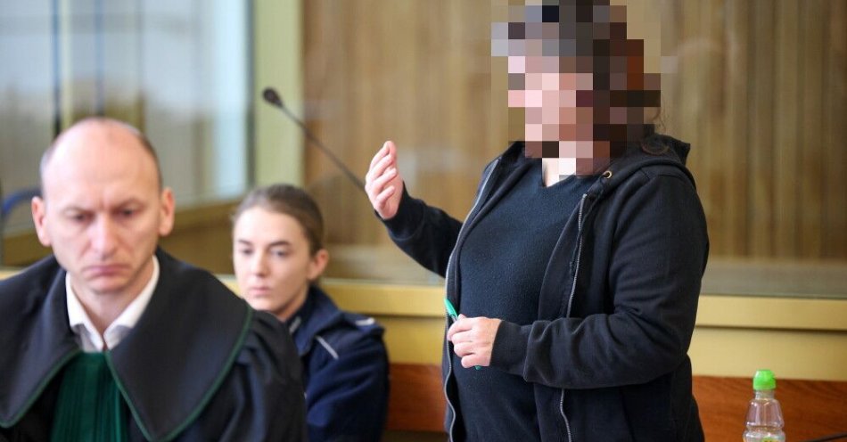 zdjęcie: Rozpoczął się proces ws. zabójstwa ze szczególnym okrucieństwem / Kraków, 05.11.2025. Marta O. na sali Sądu Okręgowego w Krakowie, 5 bm. Marta O., oskarżona jest o zabójstwo męża ze szczególnym okrucieństwem i znieważenie jego ciała. Zwłoki 67-letniego mężczyzny z Krakowa odnaleziono w czerwcu ubiegłego roku w Oblekoniu (Świętokrzyskie). W zbrodni uczestniczyła 19-letnia córka oskarżonej oraz jej znajomy, który przyznał się do winy. (ad) PAP/Łukasz Gągulski  *** UWAGA!!! ZAKAZ PUBLIKACJI WIZERUNKU I DANYCH OSOBOWYCH OSKARŻONEGO! ***