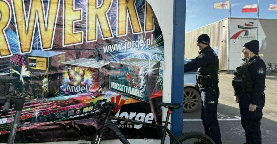 zdjęcie: Bezpieczne fajerwerki przed Sylwestrem co warto wiedzieć / fot. KPP Rawicz
