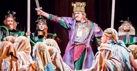 Opera w 4 aktach