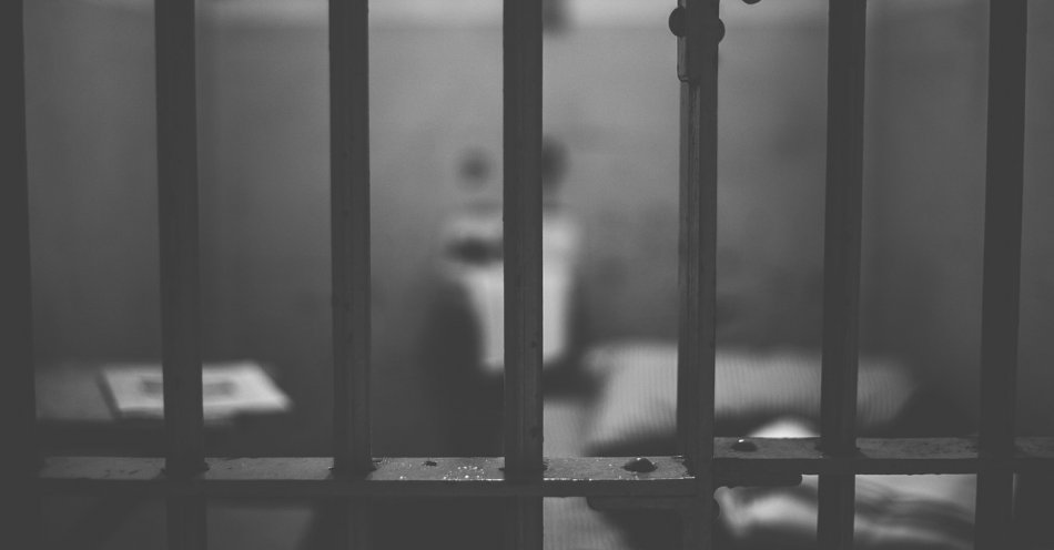 zdjęcie: Policjanci zatrzymali dwie osoby podejrzane o udział w pobiciu / pixabay/553836