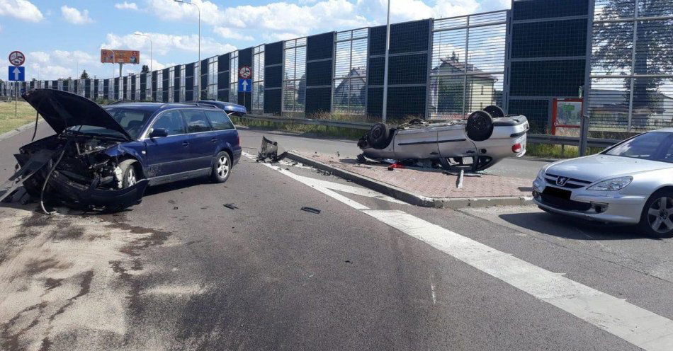 zdjęcie: Zderzenie trzech pojazdów na ul. Piaseckiej / fot. KPP Świdnik