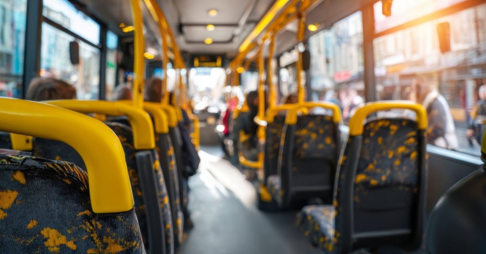 zdjęcie: Miasto zachęca do korzystania z transportu publicznego / v70418795