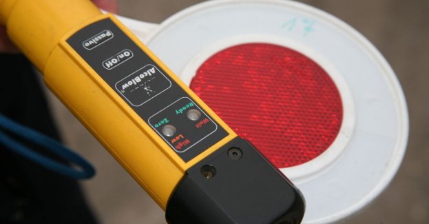 Poszukiwany, po alkoholu i bez prawa jazdy kierował autem