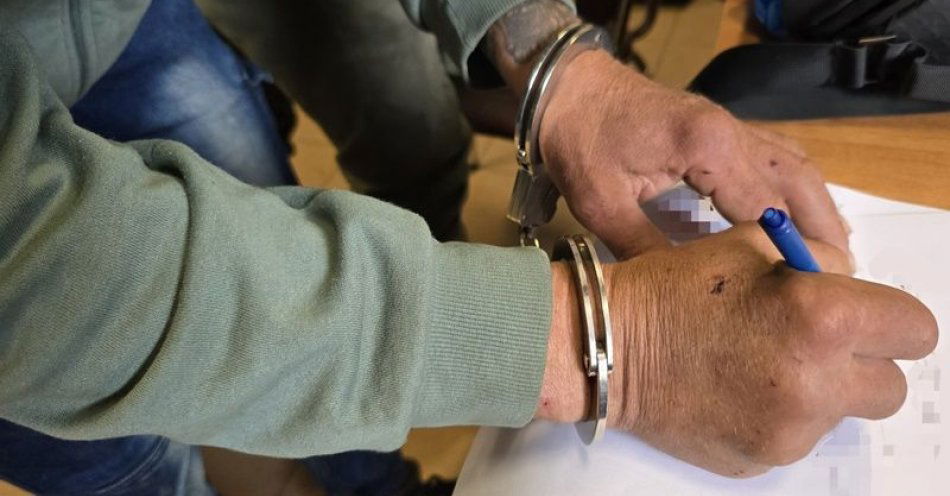 zdjęcie: Sprawca kradzieży samochodu zatrzymany kilka godzin po zdarzeniu przez średzkich policjantów / fot. KPP w Środzie Śląskiej