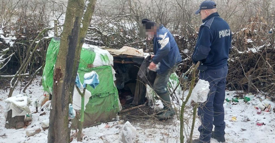 zdjęcie: Wychłodzony mężczyzna uratowany przez policjantów z Kowalewa Pomorskiego / fot. KPP w Golubiu-Dobrzyniu