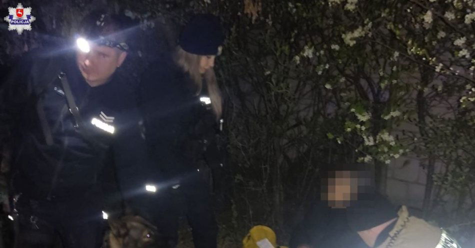 zdjęcie: Śpiącą na ziemi zaginioną 80-latkę wytropił policyjny pies „Tolo” / fot. KMP Biała Podlaska