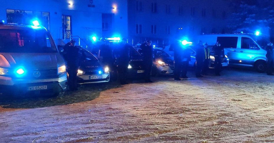 zdjęcie: Siedleccy policjanci oddali hołd policjantom, którzy zginęli na służbie / fot. KMP w Siedlcach