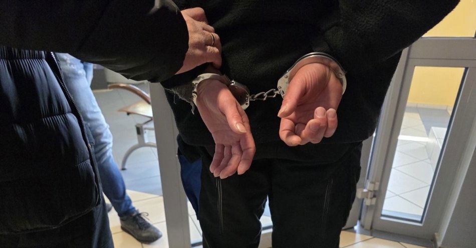 zdjęcie: Stawił się na dozór-okazało się, że był poszukiwany / fot. KPP w Goleniowie