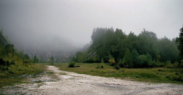 Mgła i chłód w górach; trudne warunki na szlakach