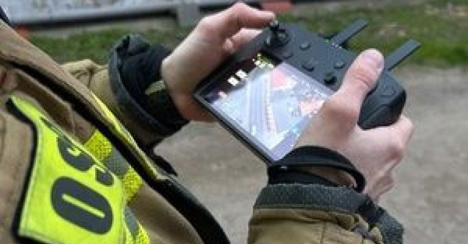 zdjęcie: Ukrył się na dachu przed policją…... ale nie uciekł daleko. W miniony weekend wałbrzyscy i boguszowscy  policjanci zatrzymali 5 osób poszukiwanych / fot. KMP w Wałbrzychu