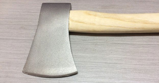 Poszukiwacz znalazł w lesie miedzianą siekierkę sprzed 6 tys. lat