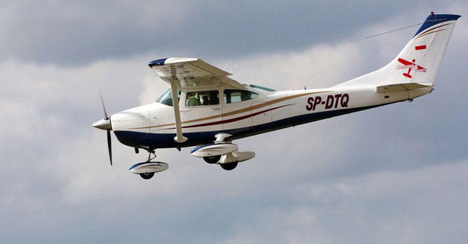 zdjęcie: Kujawsko-Pomorskie: awionetka awaryjnie wylądowała na A1 koło Świecia - utrudnienia w ruchu / Suwałki, 28.06.2025. Piknik lotniczy Odlotowe Suwałki Air Show 2025 na lotnisku w Suwałkach, 28 bm. (jm) PAP/Artur Reszko