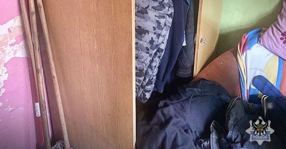 zdjęcie: Pół roku spędzi w więzieniu. Poszukiwany mężczyzna przed policjantami ukrył się w szafie / fot. KMP w Wałbrzychu