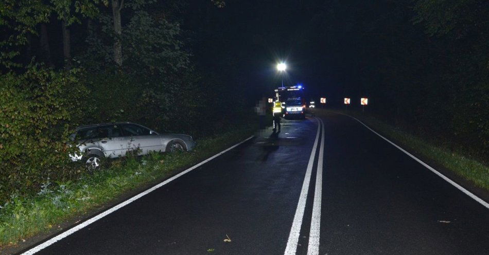 zdjęcie: 18-letni kierowca Audi na łuku drogi stracił panowanie nad autem / fot. KMP Biała Podlaska